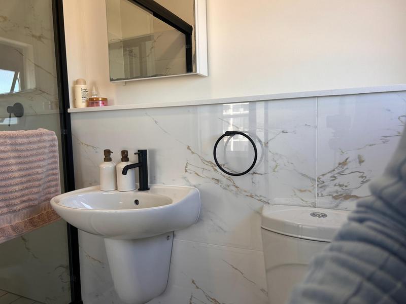 To Let 1 Bedroom Property for Rent in Sandown Western Cape
